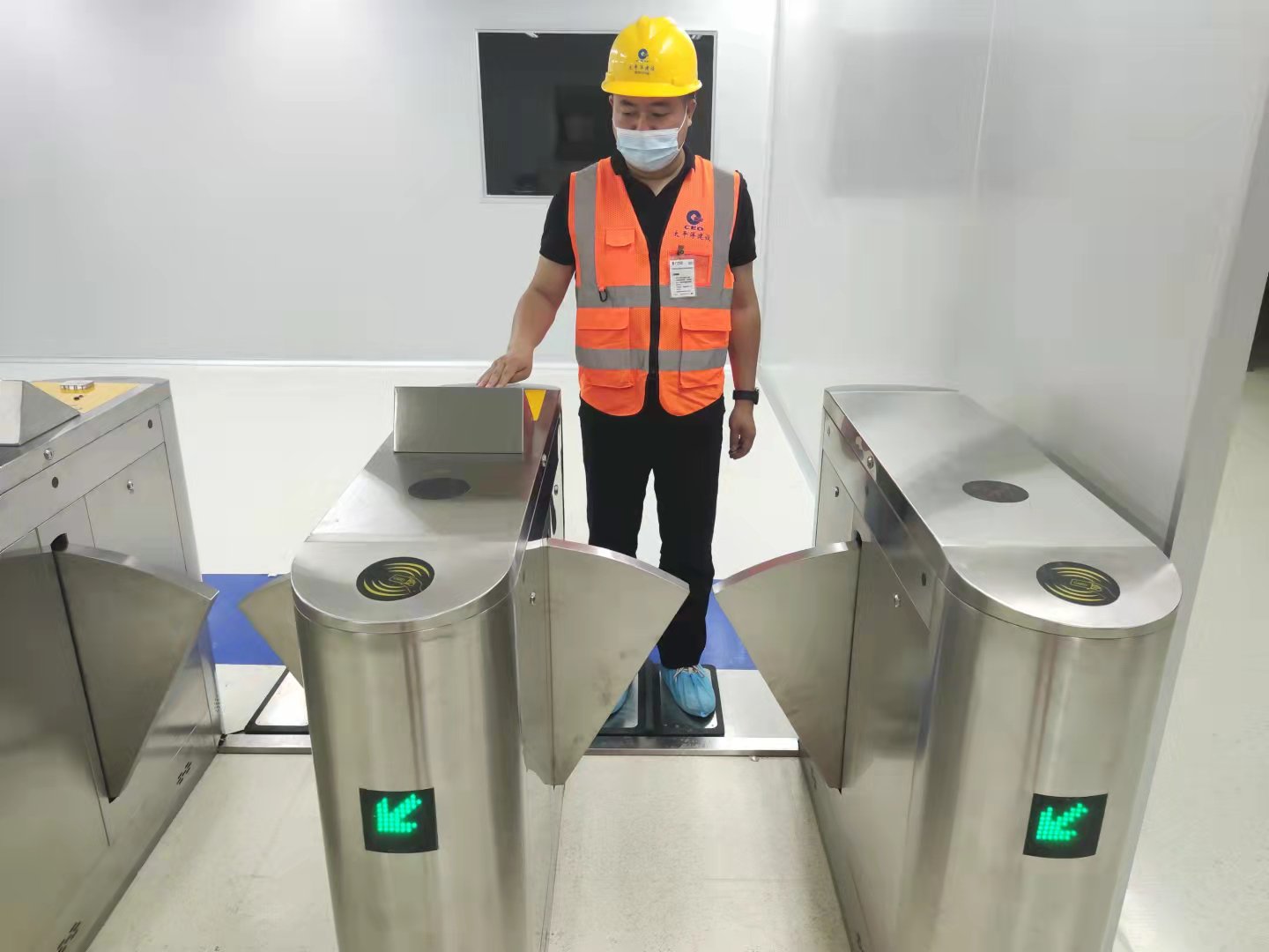 離子風(fēng)機(jī)|離子風(fēng)棒|靜電消除器|ESD門禁系統(tǒng)|HZR